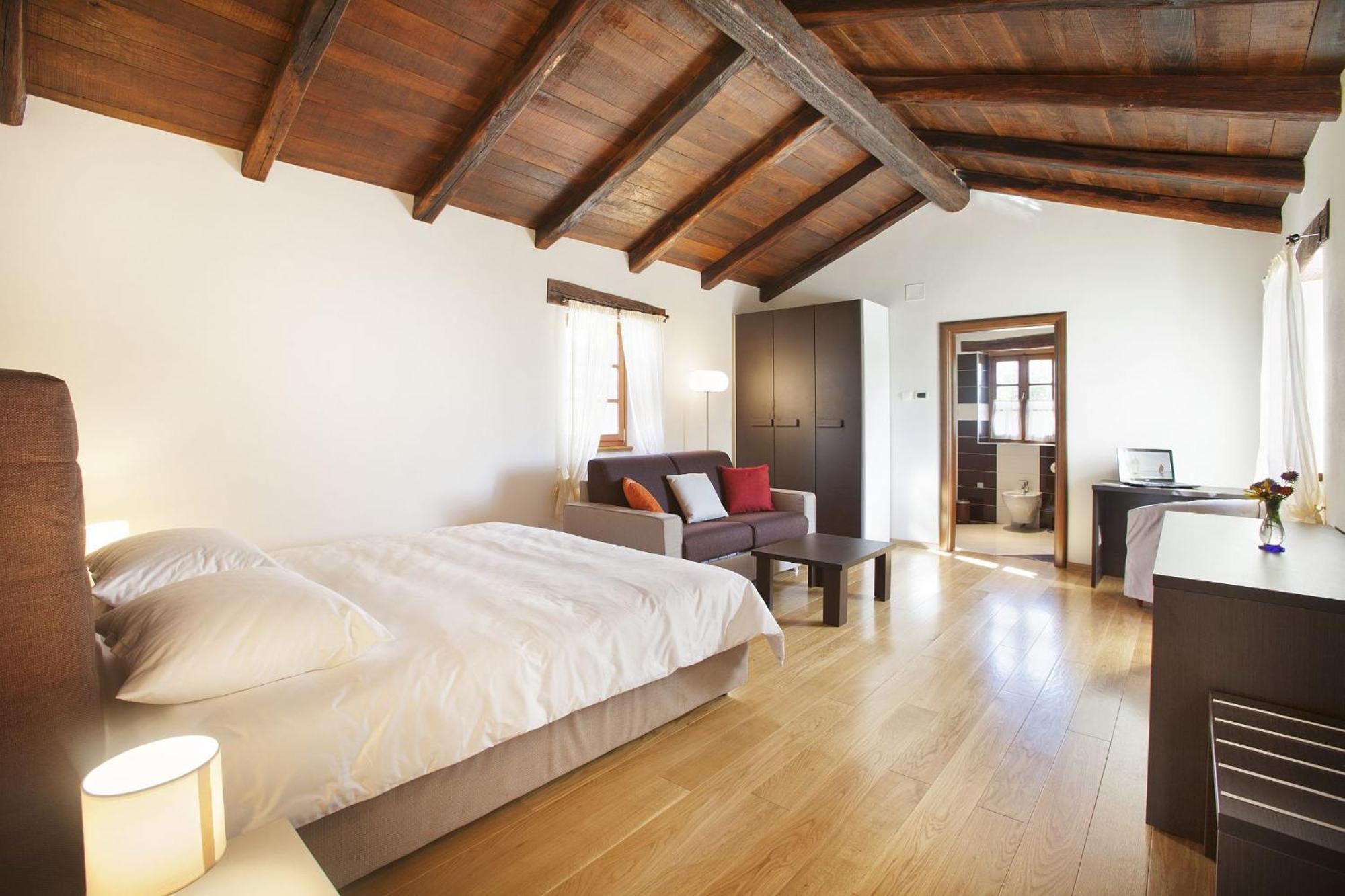 Villa Poropati, Groznjan, Istria - Luxury Countryside Estate For Up To 19 Persons - Large Pool Of 80M2 With Kids Section Exterior foto